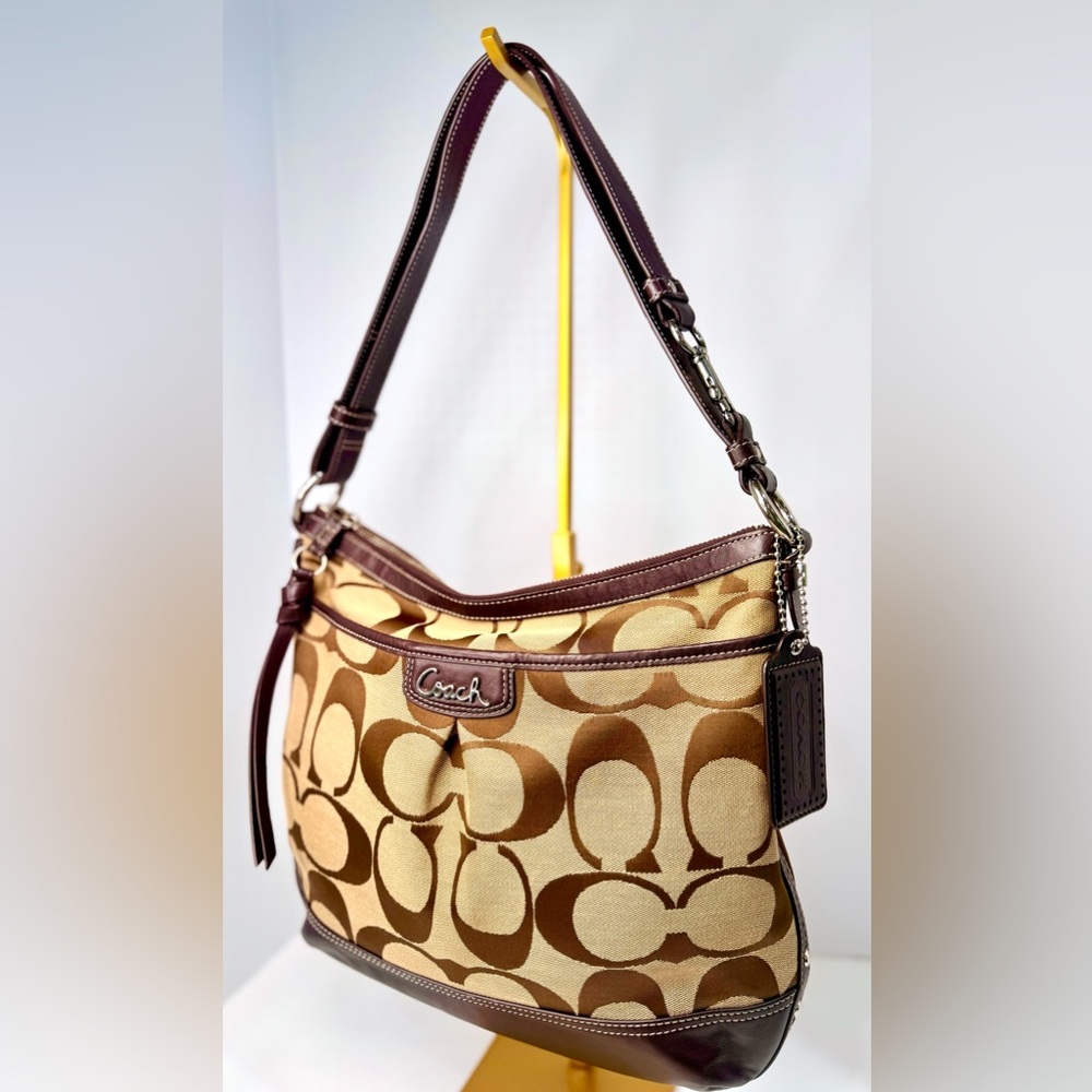Coach Signature Shoulder Bag
Canvas Leather Beige Khaki
Brown Auth am4217